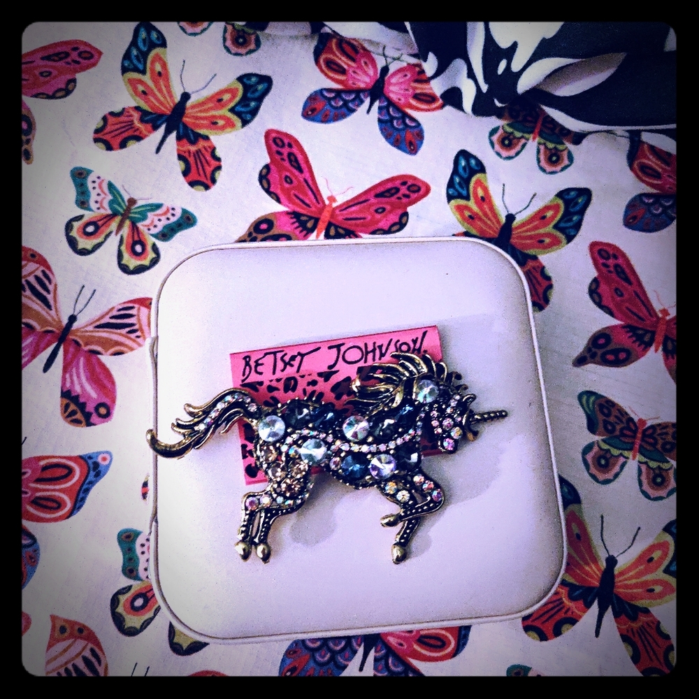 🌈 NWT Magical Betsey Johnson Unicorn Pin 🌈